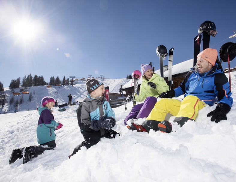 Familie Spaß im Schnee © Flachau Tourismus