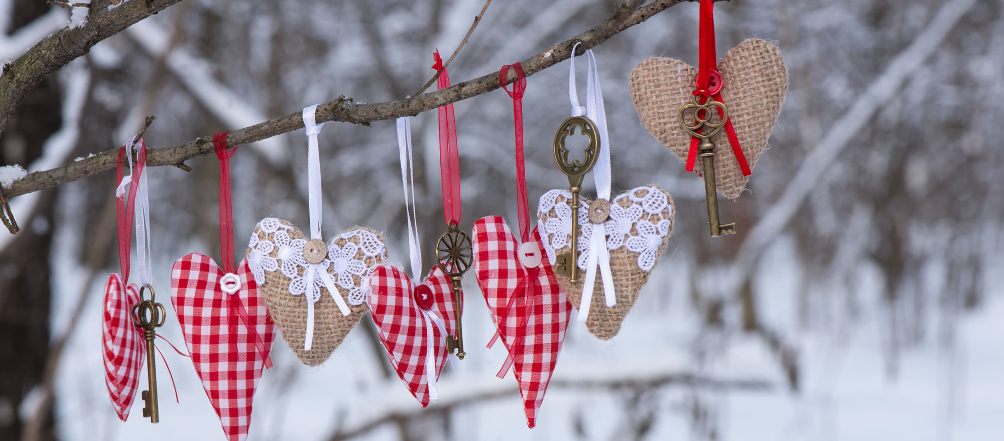 Deko-Herzen im Winter